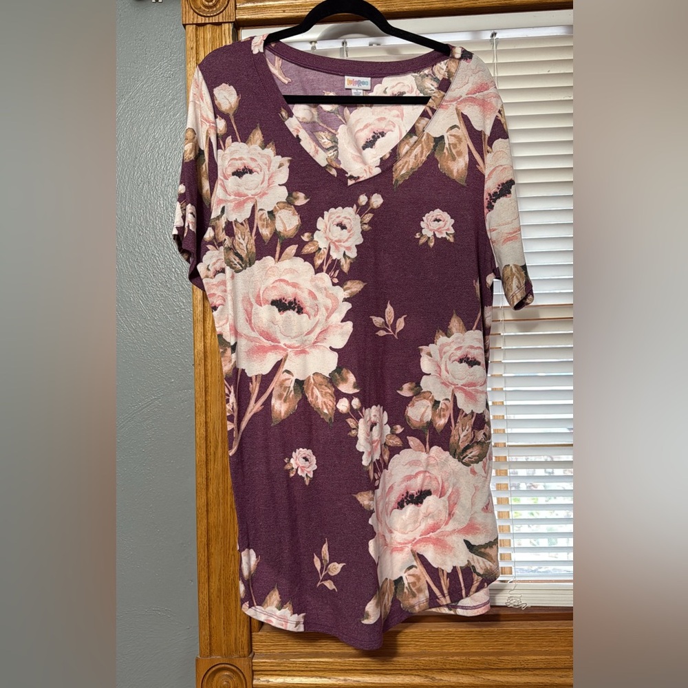 LuLaRoe Purple Floral Short Sleeve Top Size Large